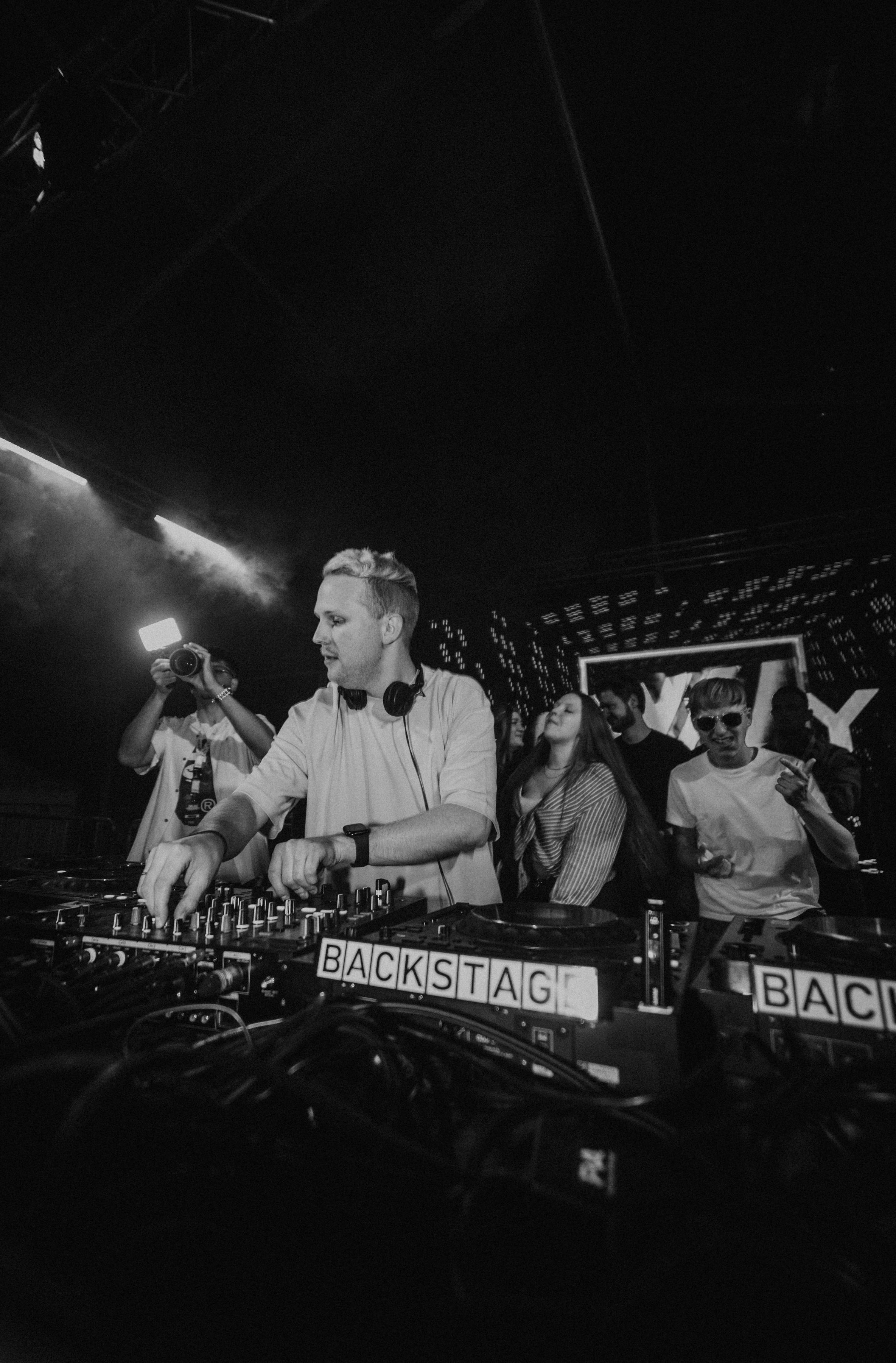 OWLY DJ Performance 3